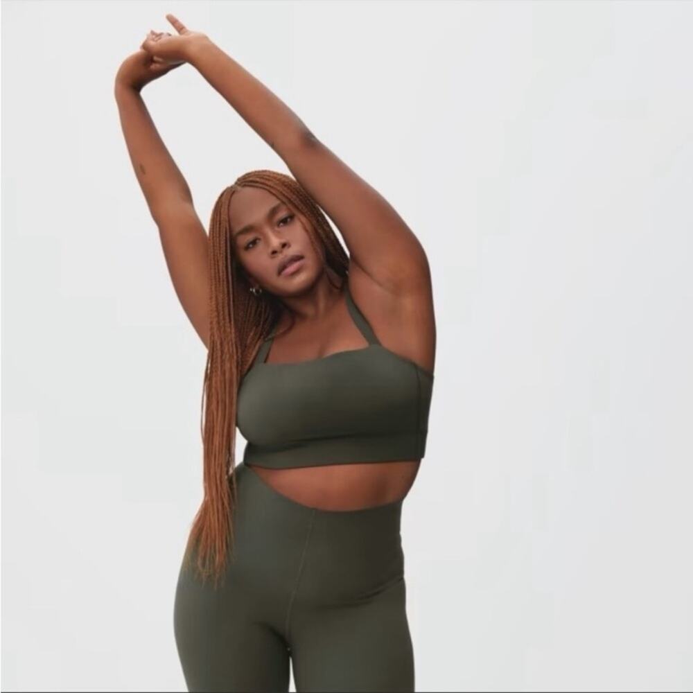 NWT Everlane The Perform Cropped Top Sports Bra